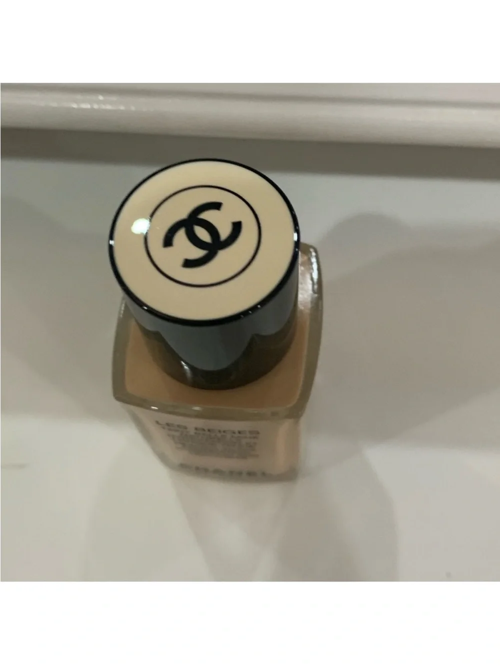 CHANEL Les Beiges Healthy Glow Foundation B30 - Cream & Black Packaging